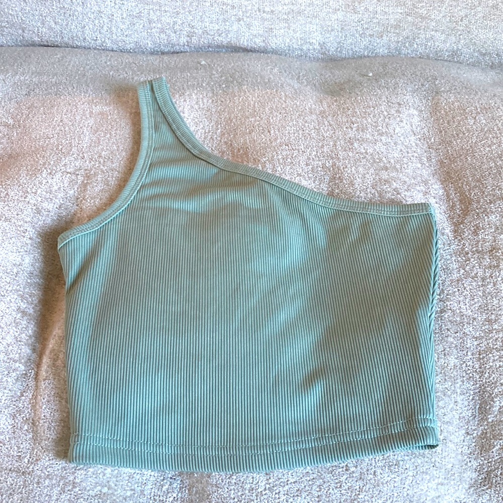 Brand New Hollister top!! Off the shoulder beautiful!